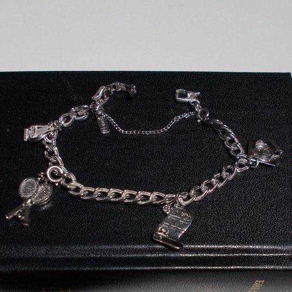 VTG 60s. MONET Silver Ton Women's Bracelet with 4 Charms Size 7" - Picture 7 of 13